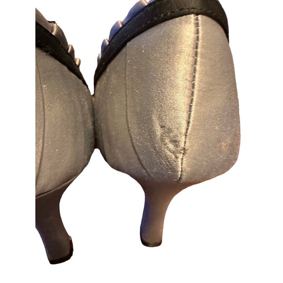 ๐ 2/$20 ๐ Silver Pewter Pleated Heels with Black Trim and Bows sz 9.5 - Picture 6 of 9